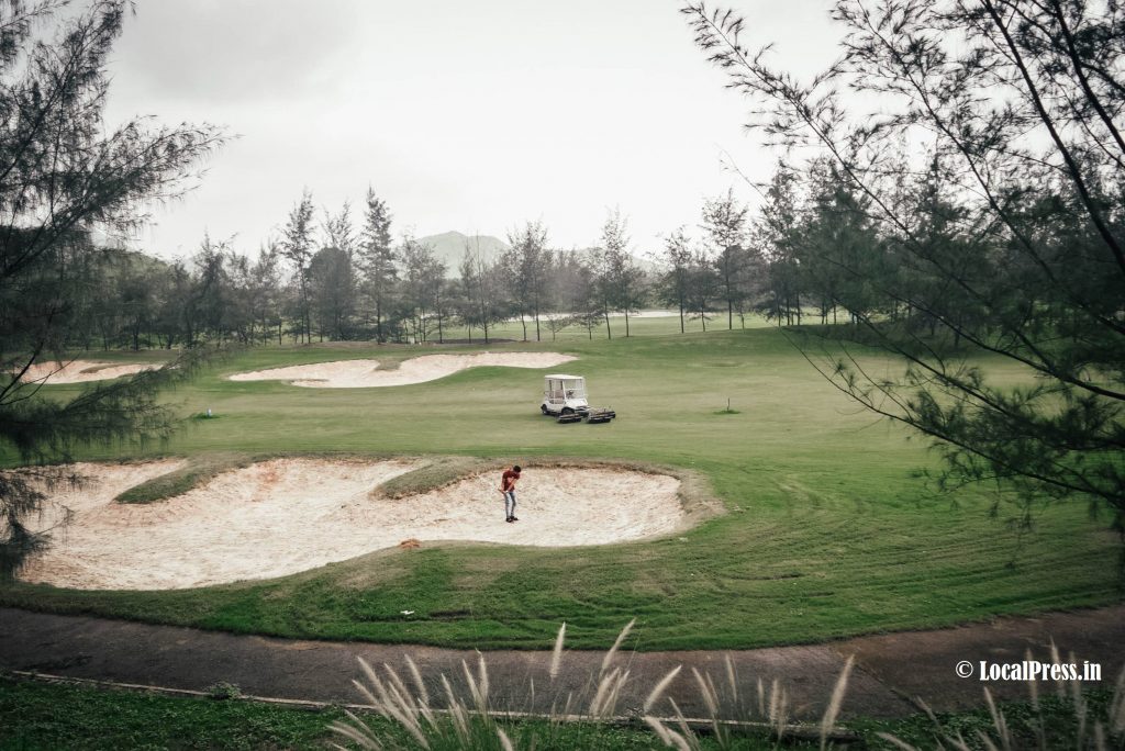 kharghar golf course, navi mumbai - the lone golfer