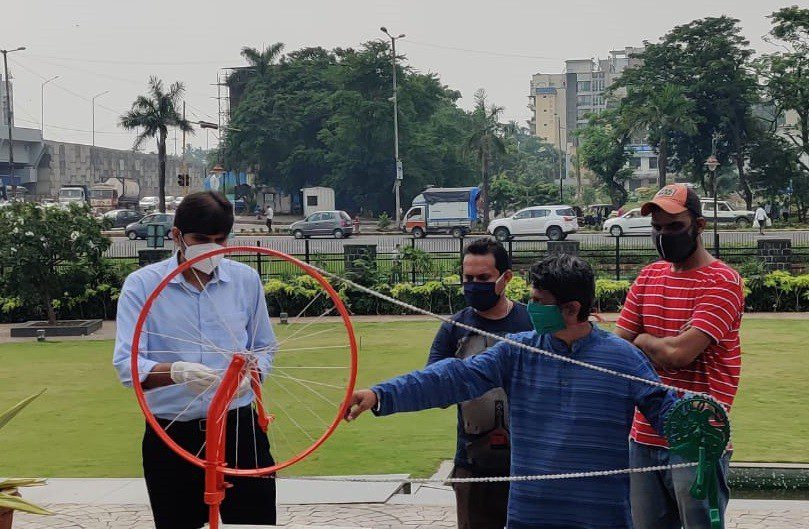 NMMC Commissioner unveils ‘Mahatma Gandhi Chasma and Charkha’ murals to mark Gandhi Jayanti celebrations