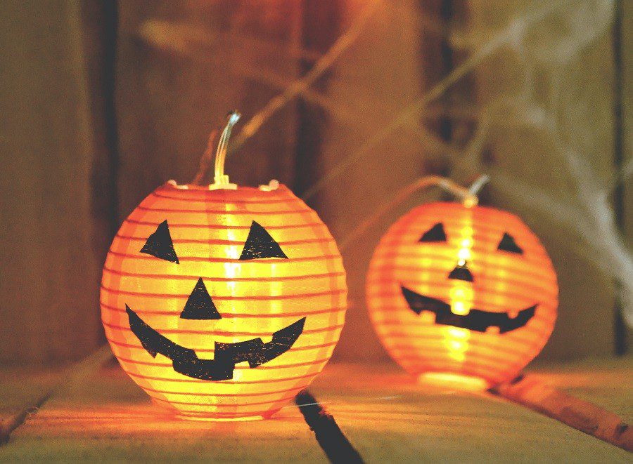 10 simple yet exciting ways to celebrate Halloween indoors