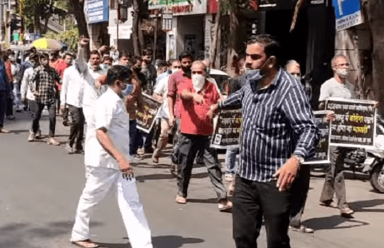 Kharghar business owners go the ‘Gandhigiri’ way to protest against the ‘Mini lockdown’