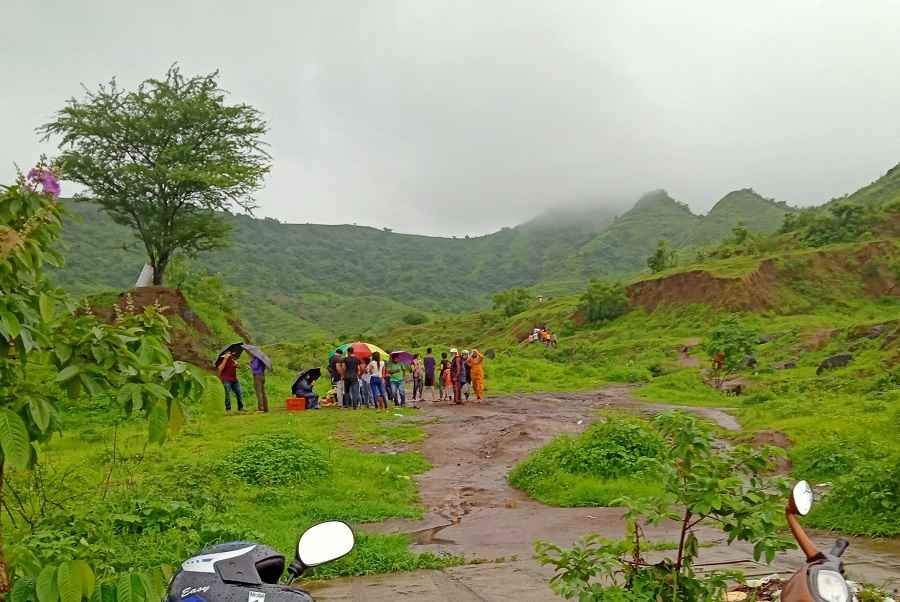 Owe Hills and Taloja Jail Pond turn into picnic spots