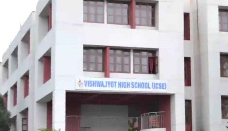Kharghar’s Vishwajyot High School issues leaving certificates to 17 students for non-payment of fees