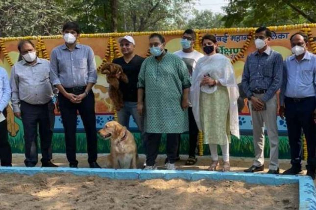 NMMC may build 10 "Pet Corners" or "Legal Dog Pooping Stations"; Inaugurates first one in Vashi