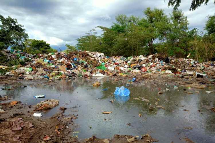 Filthy and smelly road in Kharghar