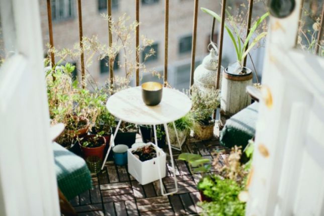 Simple tips for a beautiful and cosy balcony garden at home